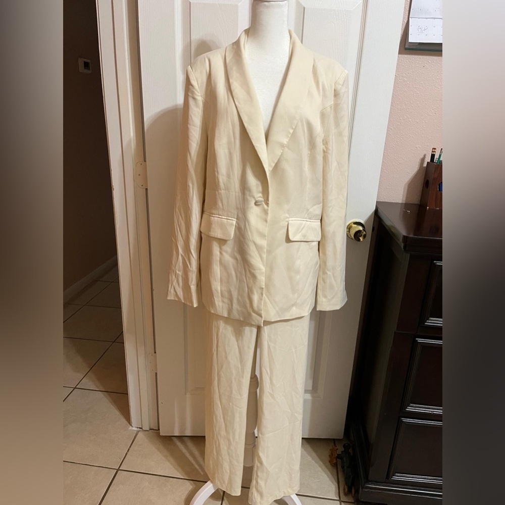 Fashion Nova Cream set  blazer and pants for women